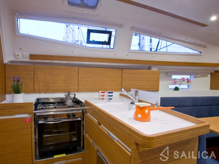 Elan 35 Impression - Yacht Charter Sailica
