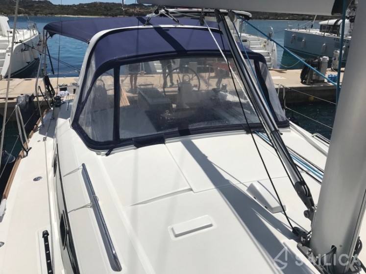 Oceanis 38 - Yacht Charter Sailica