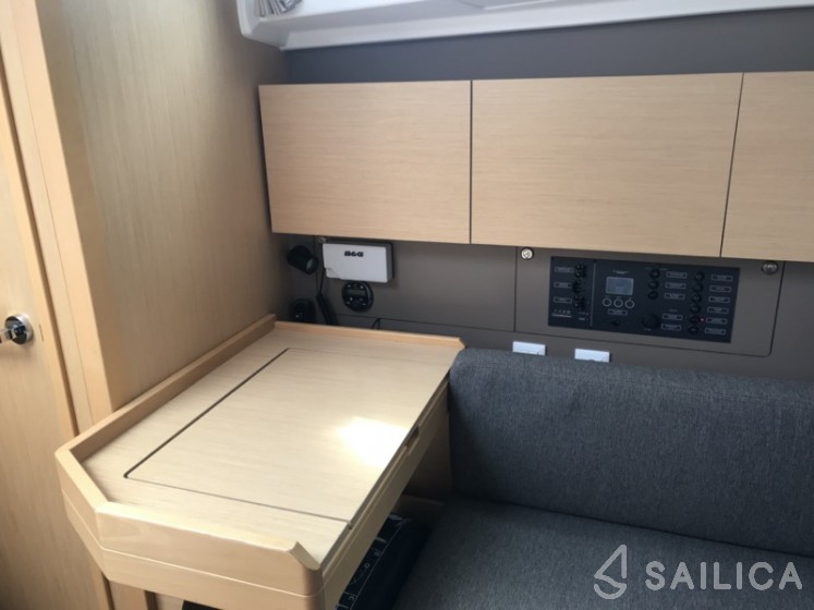 Oceanis 38 - Yacht Charter Sailica