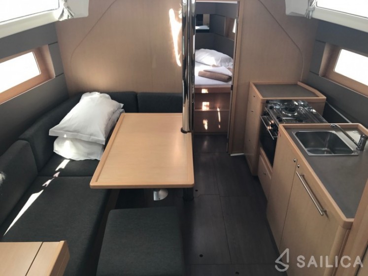 Oceanis 38 - Yacht Charter Sailica
