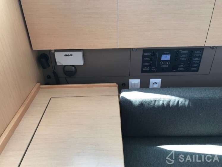 Oceanis 38 - Yacht Charter Sailica