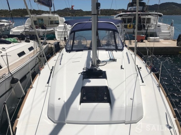 Oceanis 38 - Yacht Charter Sailica