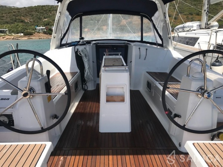Oceanis 38 - Yacht Charter Sailica