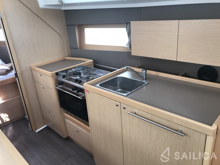 Oceanis 38 - Yacht Charter Sailica
