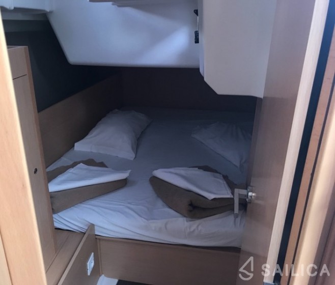 Oceanis 38 - Yacht Charter Sailica