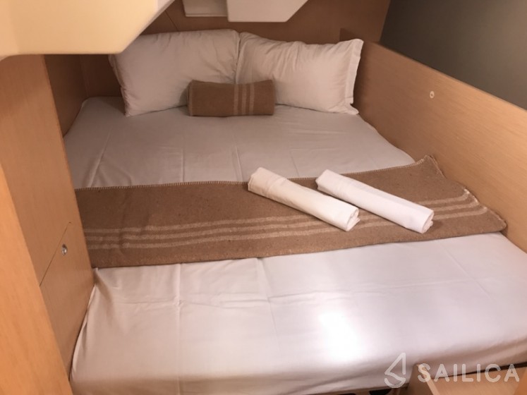 Oceanis 38 - Yacht Charter Sailica