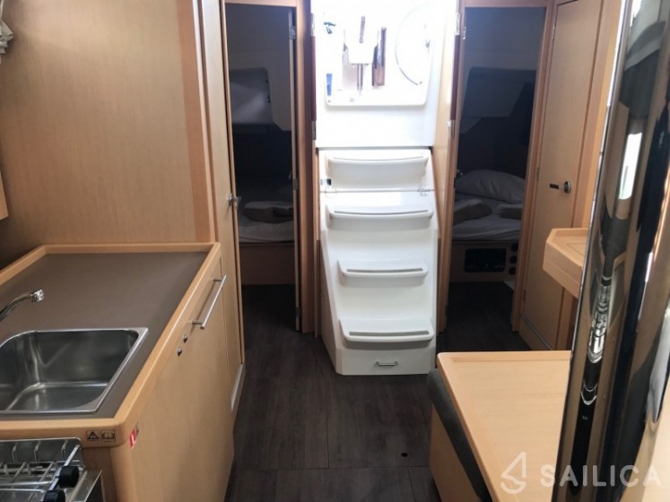 Oceanis 38 - Yacht Charter Sailica