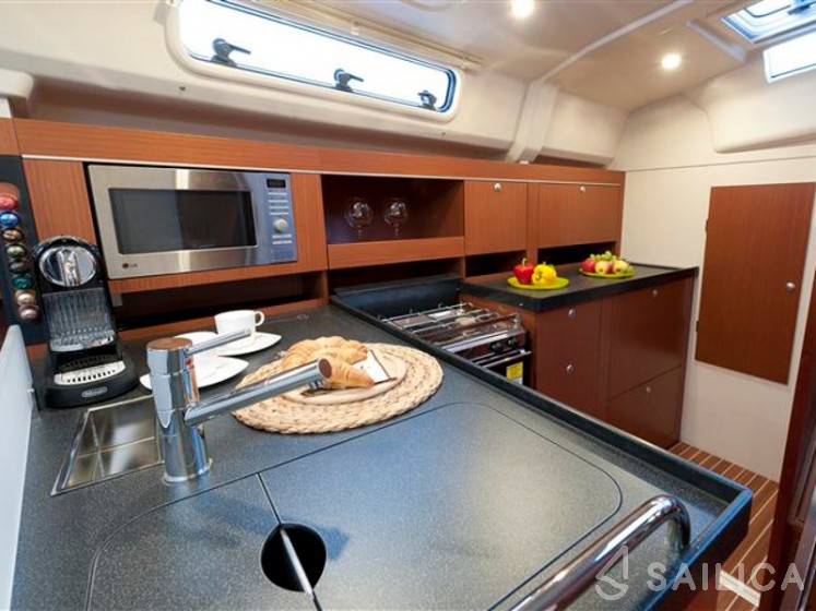 Hanse 385 - Yacht Charter Sailica