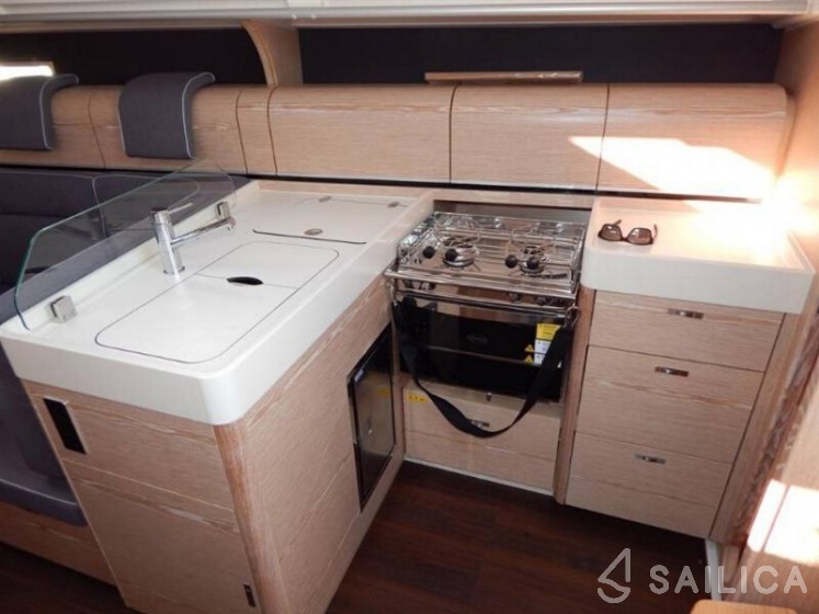 Dehler 38 - Yacht Charter Sailica