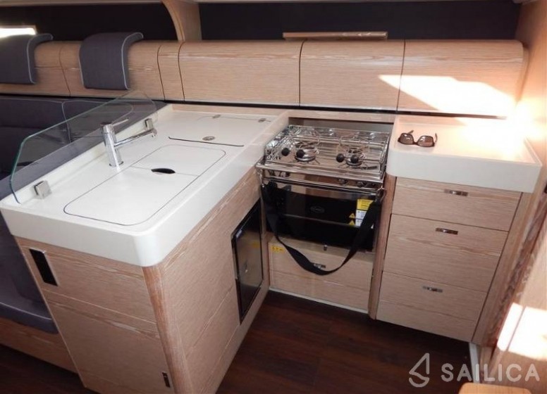 Dehler 38 - Yacht Charter Sailica