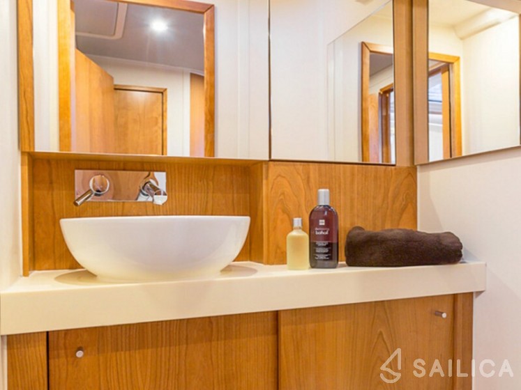 Hanse 455 - Yacht Charter Sailica