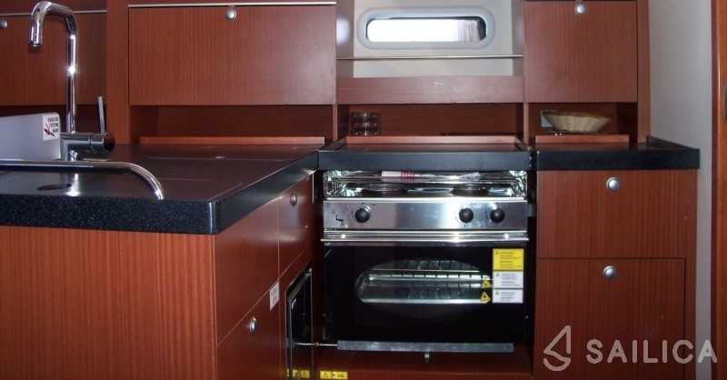 Hanse 415 - Yacht Charter Sailica