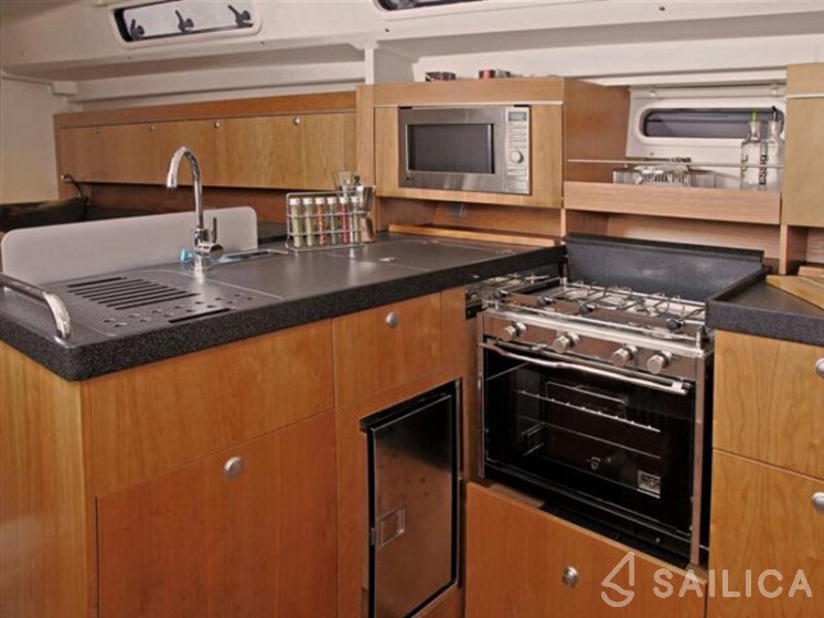 Hanse 415 - Yacht Charter Sailica