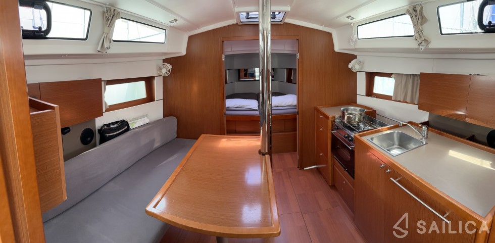 Oceanis 38.1 - Yacht Charter Sailica