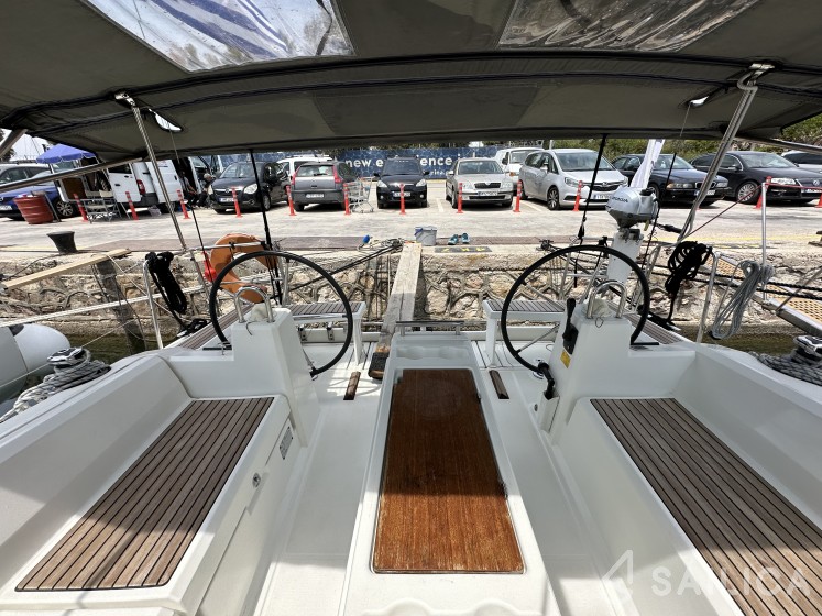 Oceanis 38.1 - Yacht Charter Sailica