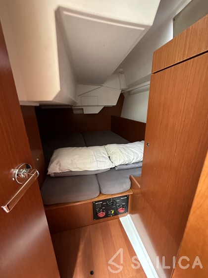 Oceanis 38.1 - Yacht Charter Sailica
