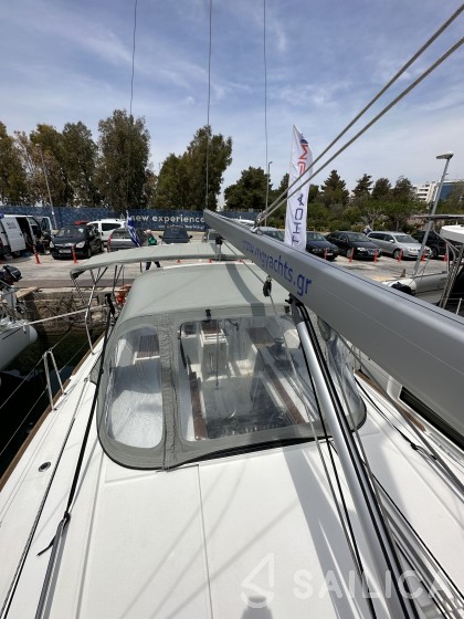 Oceanis 38.1 - Yacht Charter Sailica