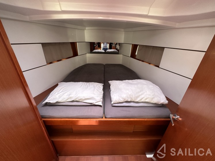Oceanis 38.1 - Yacht Charter Sailica
