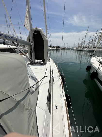 Oceanis 38.1 - Yacht Charter Sailica