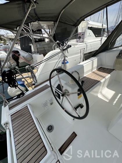 Oceanis 38.1 - Yacht Charter Sailica