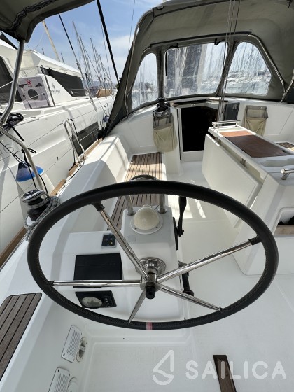 Oceanis 38.1 - Yacht Charter Sailica