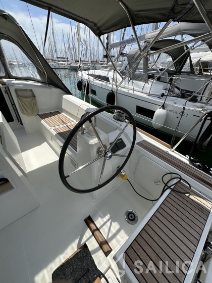 Oceanis 38.1 - Yacht Charter Sailica