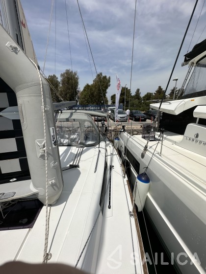 Oceanis 38.1 - Yacht Charter Sailica