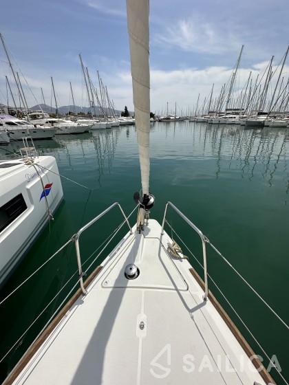 Oceanis 38.1 - Yacht Charter Sailica
