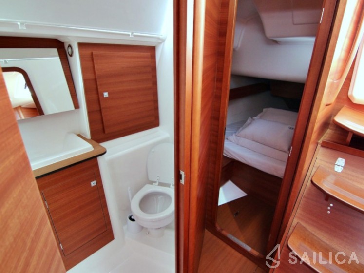 Dufour 382 GL - Yacht Charter Sailica