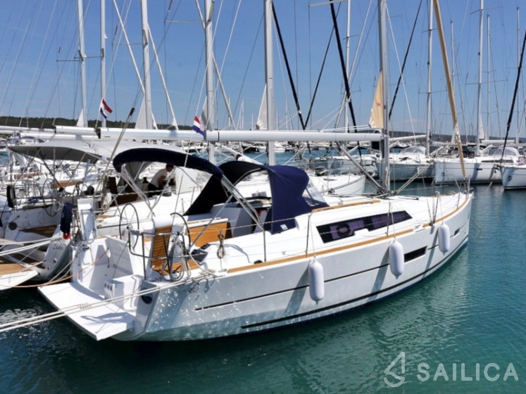 Dufour 382 GL - Yacht Charter Sailica