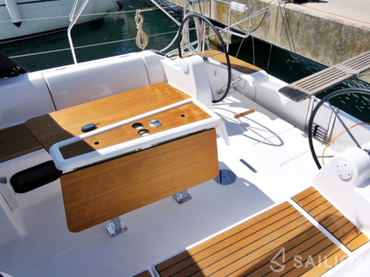 Dufour 382 GL - Yacht Charter Sailica