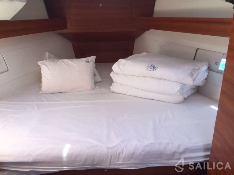 Dufour 382 GL - Yacht Charter Sailica