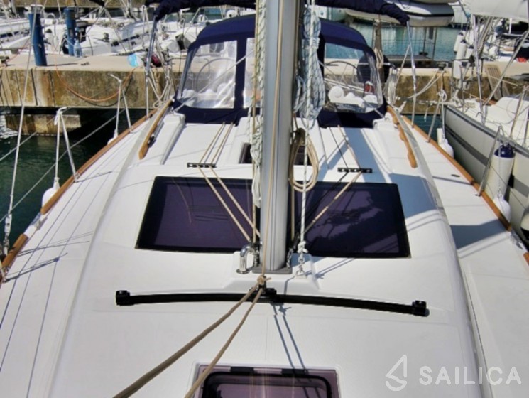 Dufour 382 GL - Yacht Charter Sailica