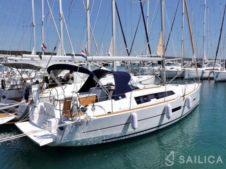 Dufour 382 GL - Yacht Charter Sailica