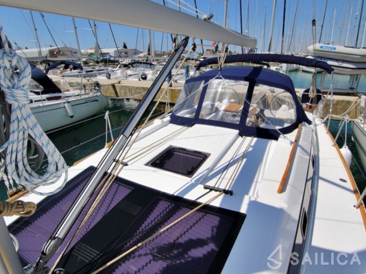 Dufour 382 GL - Yacht Charter Sailica