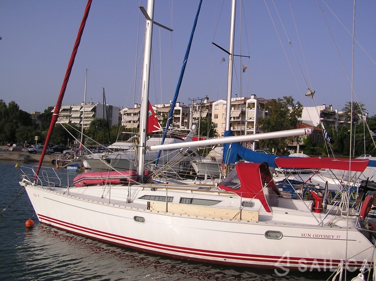 Sun Odyssey 37.1 - Yacht Charter Sailica