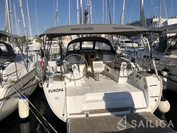 Bavaria 46 Cruiser - Yacht Charter Sailica