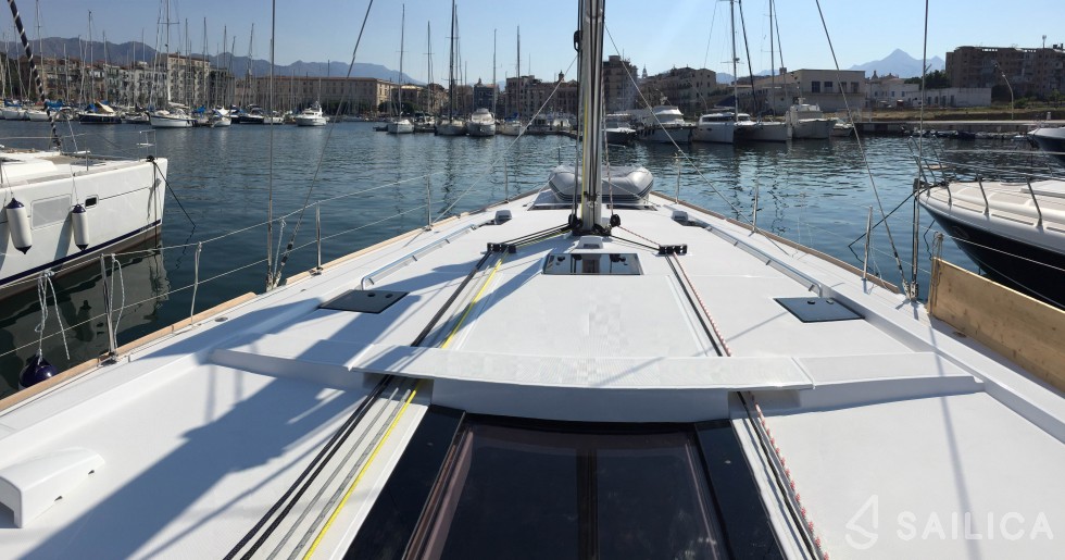 Oceanis 48 - Yacht Charter Sailica
