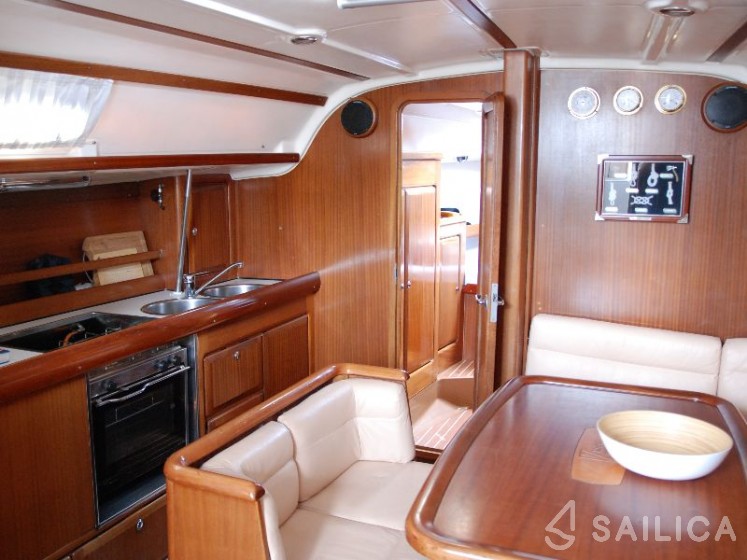 Bavaria 38H - Yacht Charter Sailica