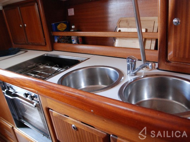 Bavaria 38H - Yacht Charter Sailica