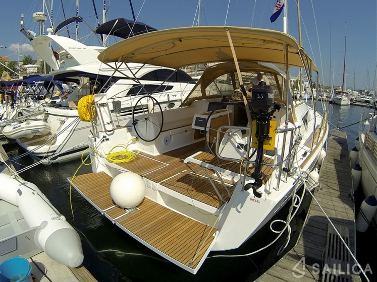 Dufour 382 GL - Yacht Charter Sailica