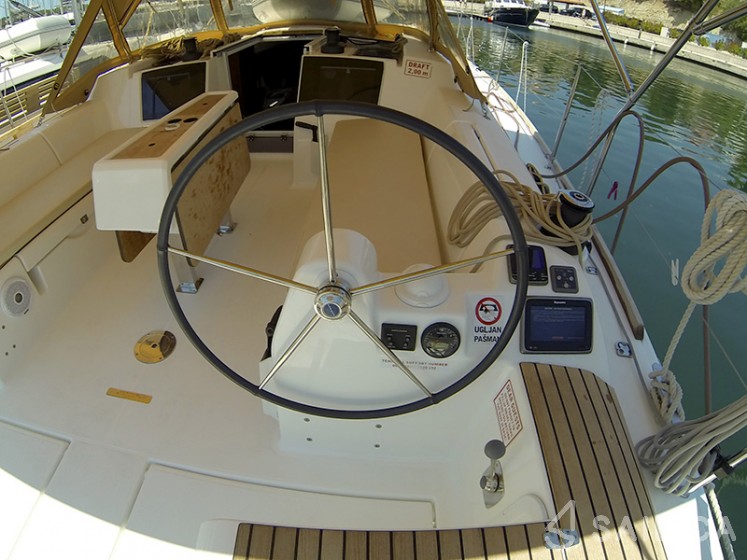 Dufour 382 GL - Yacht Charter Sailica