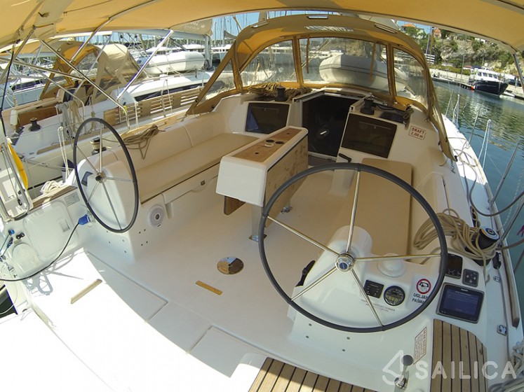 Dufour 382 GL - Yacht Charter Sailica
