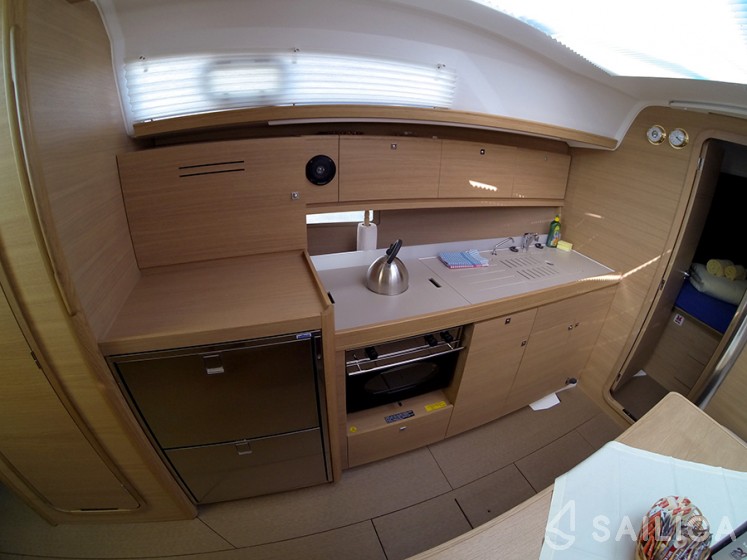 Dufour 382 GL - Yacht Charter Sailica