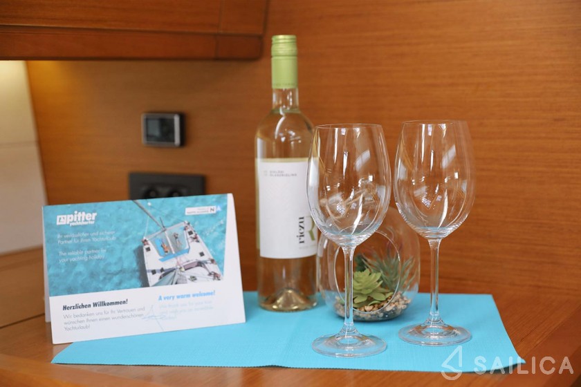 Jeanneau 54 - Yacht Charter Sailica