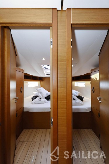 Jeanneau 54 - Yacht Charter Sailica