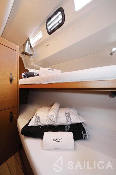 Jeanneau 54 - Yacht Charter Sailica
