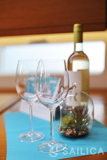 Jeanneau 54 - Yacht Charter Sailica