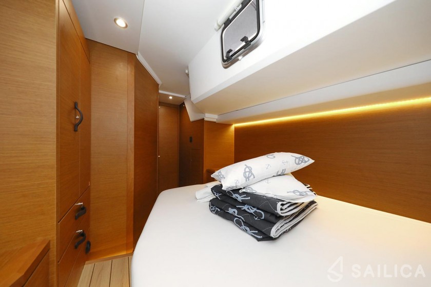 Jeanneau 54 - Yacht Charter Sailica