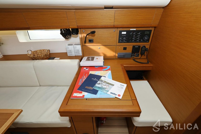 Jeanneau 54 - Yacht Charter Sailica